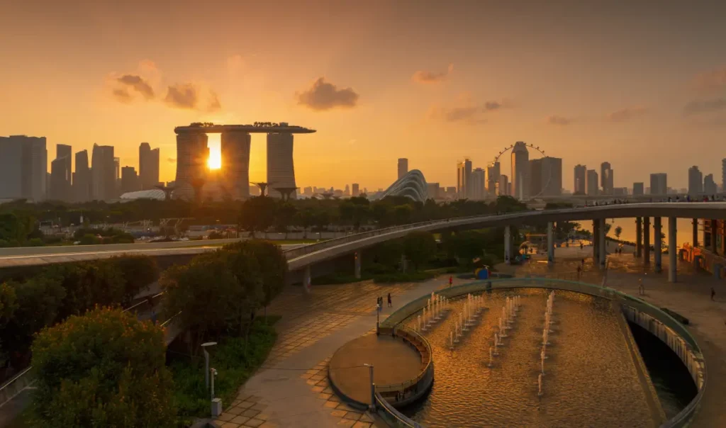 Can you enjoy alfresco dining in Singapore?